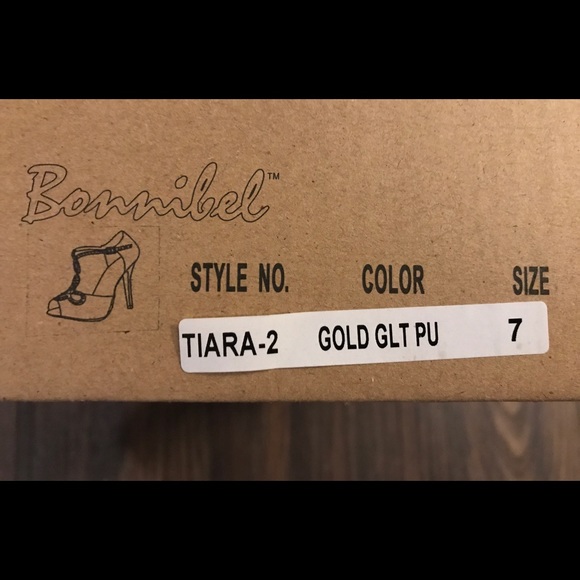 Elegant Gold Heels with Rhinestone Detailing - Picture 7 of 7